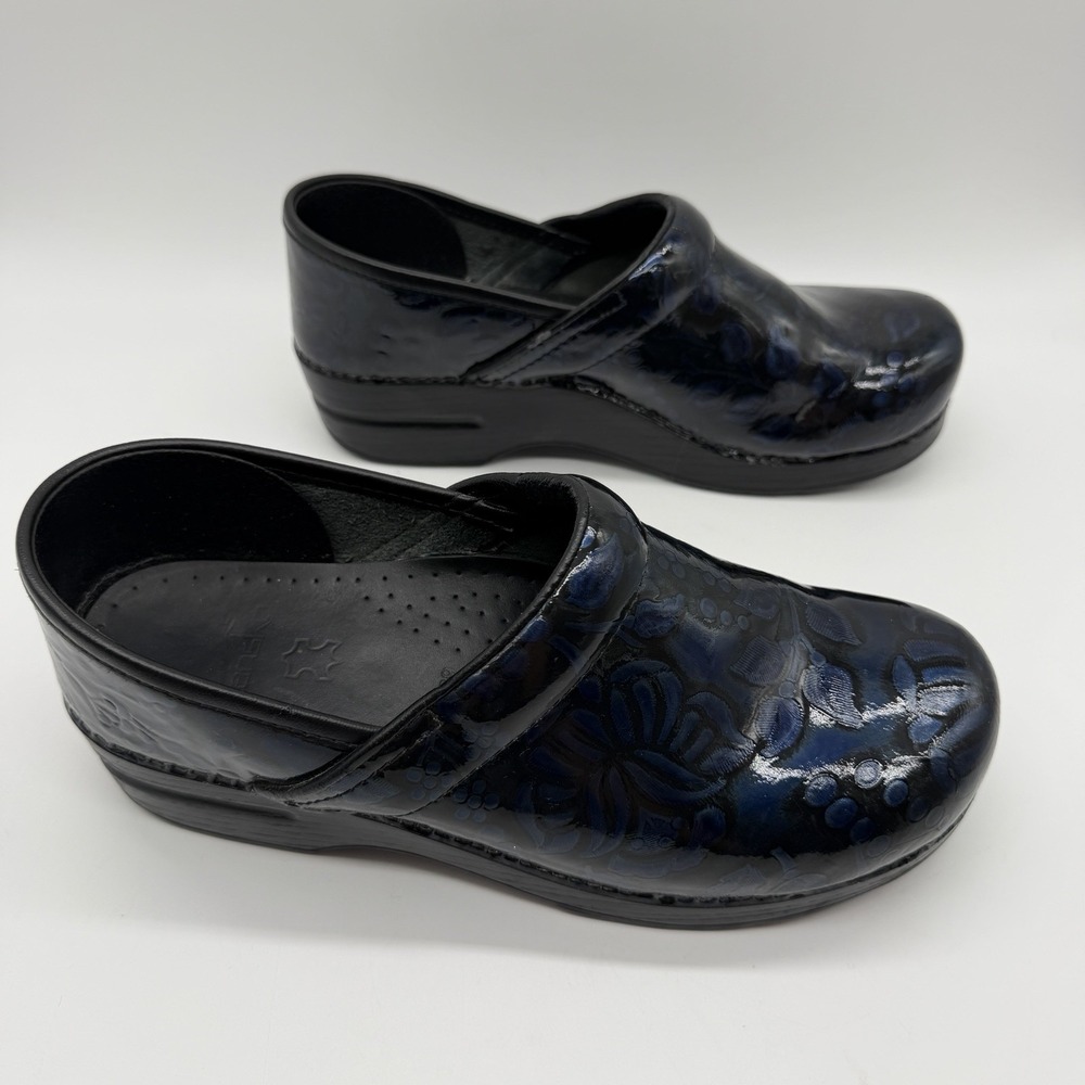 Dansko Women's Clogs Navy Blue Floral Patent Leather Size 39 EU / 8.5-9 US